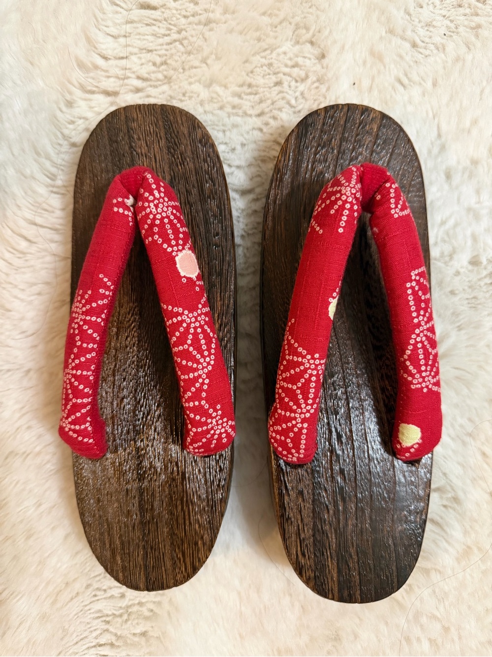 NEW! Red Fabric Strap Wooden Geta Sandals size 5/6